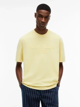 tommy jeans distressed logo t shirt 1 6 330x440 - Tommy Jeans Distressed Logo T-Shirt